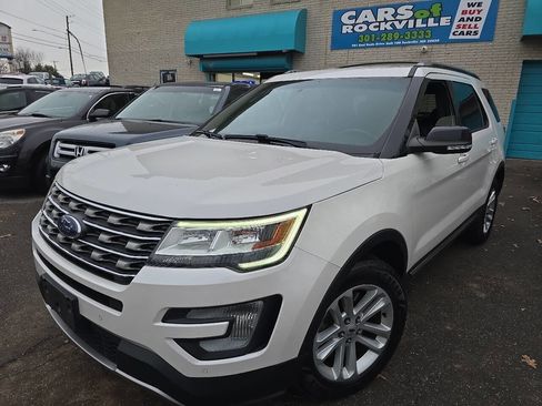 Used 2017 Ford Explorer XLT w/ Equipment Group 202A image 2