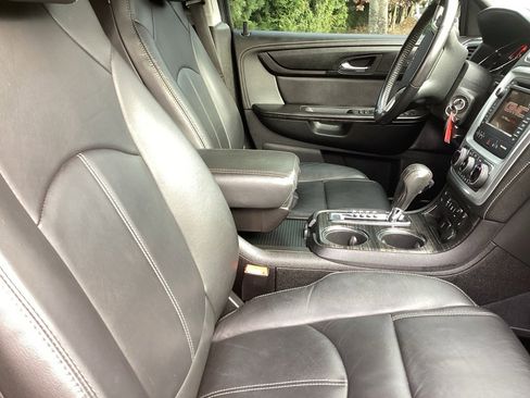 Used 2017 GMC Acadia Limited SLT image 3