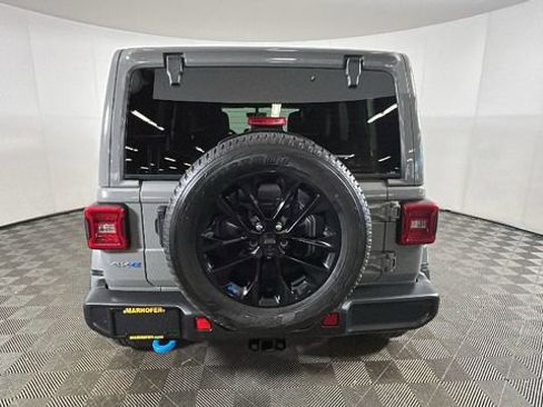 Used 2022 Jeep Wrangler Unlimited Sahara w/ Cold Weather Group AWD/4WD image 4
