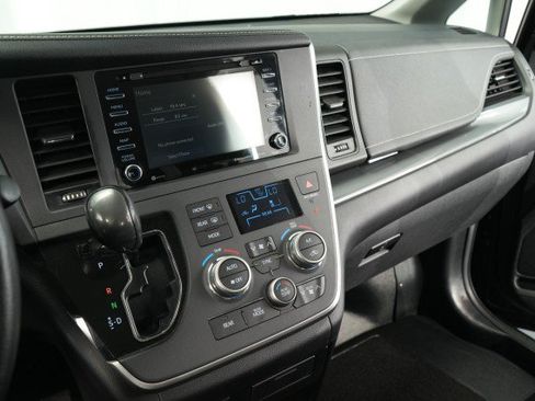 Used 2020 Toyota Sienna SE FWD image 43