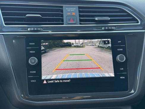 Certified 2023 Volkswagen Tiguan SE FWD image 19