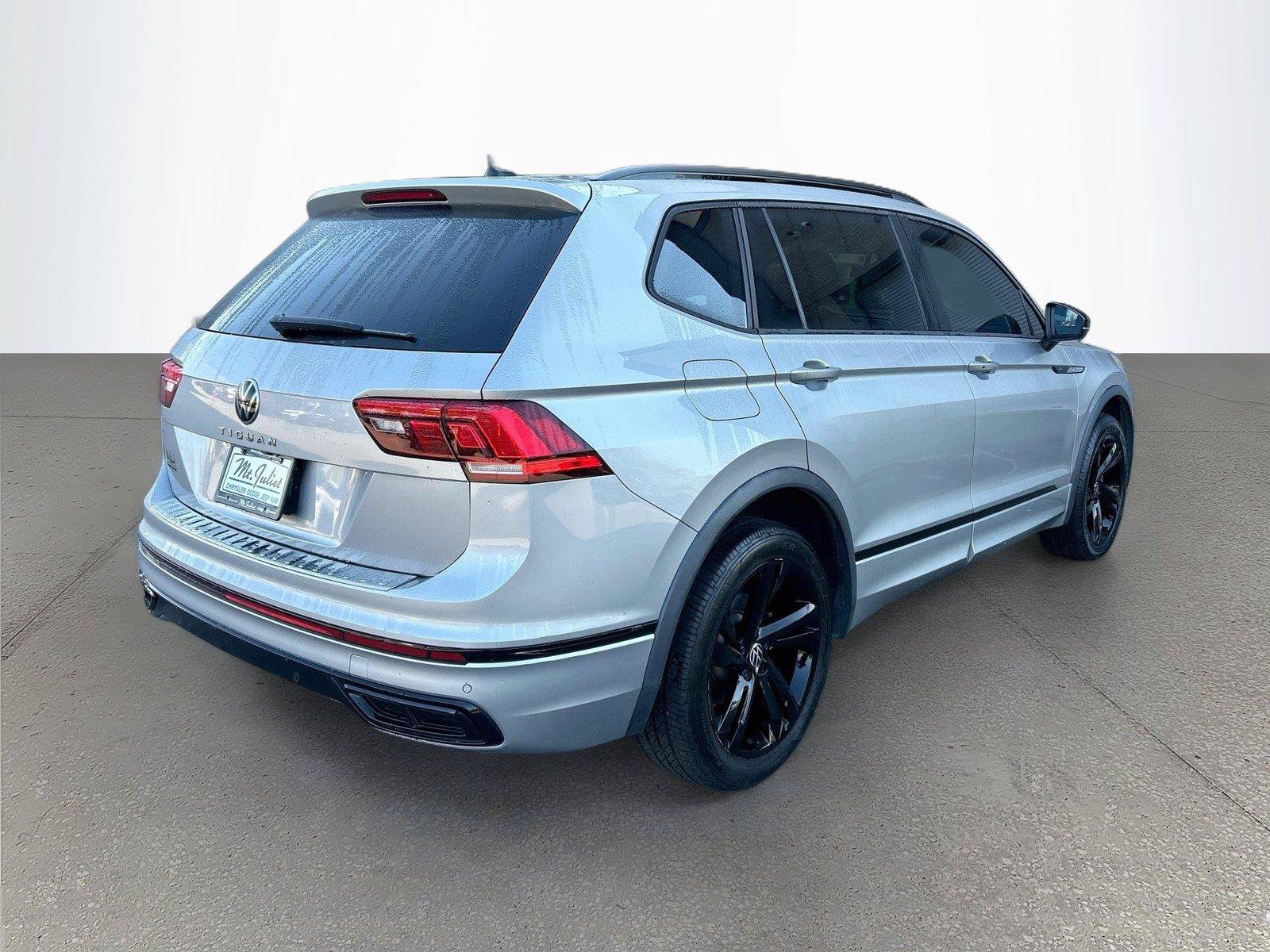 Used 2023 Volkswagen Tiguan SE R-Line FWD image 4