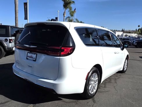 New 2026 Chrysler Pacifica Select image 5
