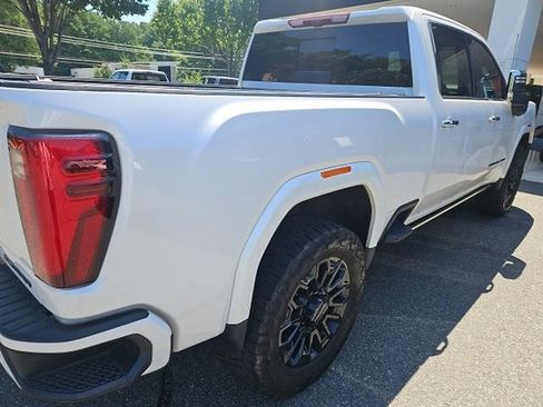 Used 2024 GMC Sierra 2500 Denali w/ Denali Reserve Package AWD/4WD image 3
