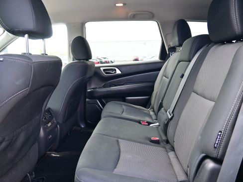 Used 2020 Nissan Pathfinder SV image 17