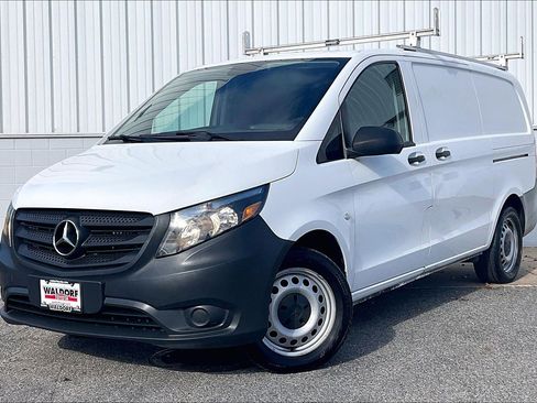 Used 2022 Mercedes-Benz Metris image 2