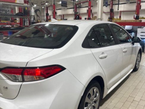 Used 2020 Toyota Corolla LE image 6