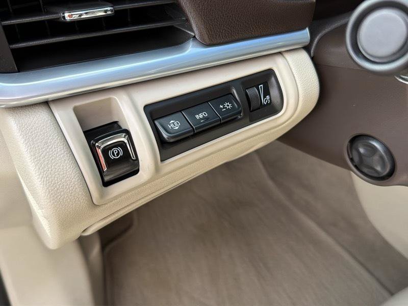 Used 2015 Cadillac XTS Premium FWD image 11
