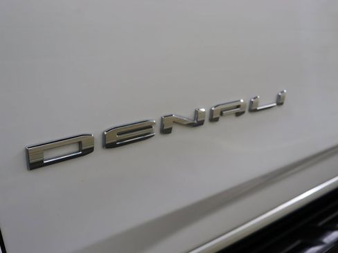 Used 2023 GMC Yukon Denali AWD/4WD image 19