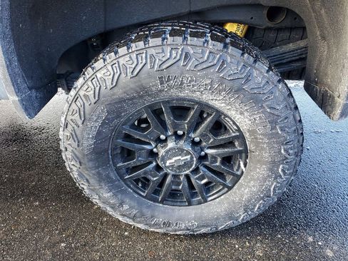 Used 2025 Chevrolet Silverado 2500 ZR2 w/ Technology Package image 32