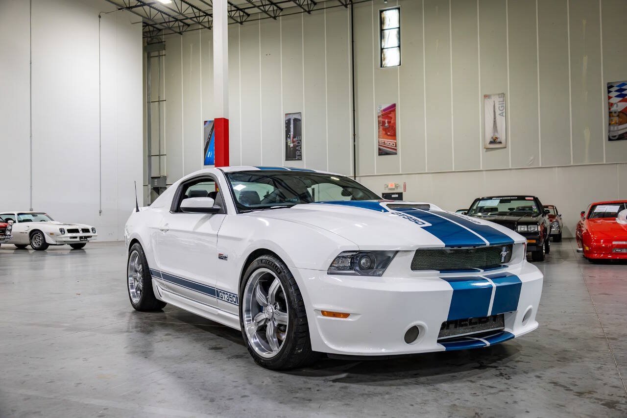 Used 2012 Ford Mustang GT Premium w/ HID Headlamps & Security Pkg RWD image 9