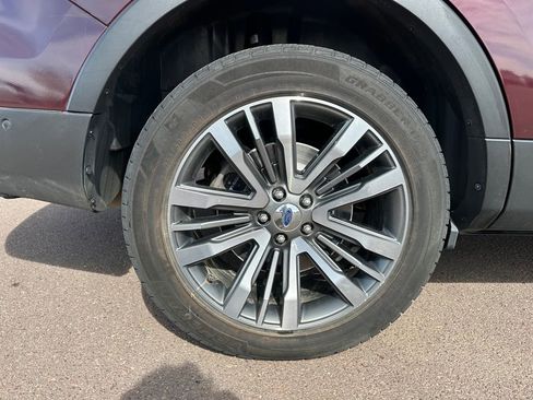 Used 2018 Ford Explorer Platinum image 40