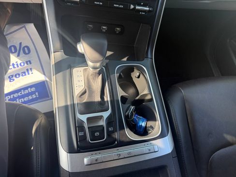 Used 2023 Kia Carnival LX FWD image 21