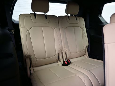 Used 2024 Jeep Grand Cherokee L Limited w/ Black Appearance Package AWD/4WD image 19