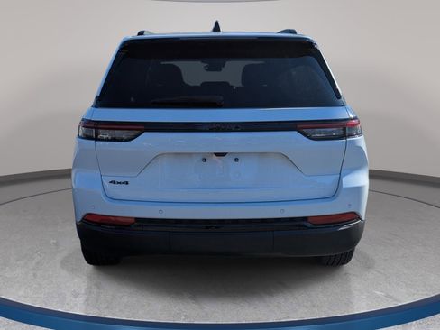 Used 2025 Jeep Grand Cherokee Altitude image 6