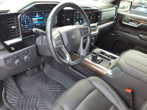 Used 2023 Chevrolet Silverado 1500 LT Trail Boss w/ Convenience Package II AWD/4WD image 6