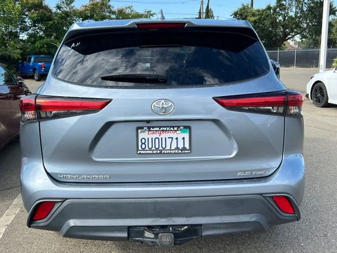 Used 2021 Toyota Highlander XLE AWD/4WD image 5