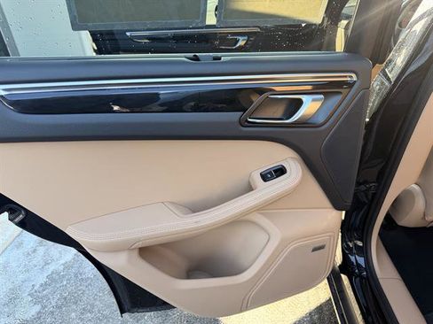 Used 2021 Porsche Macan S image 18