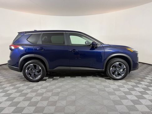 Used 2025 Nissan Rogue SV FWD image 2