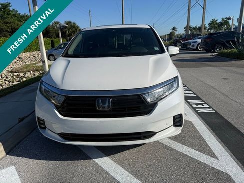 Used 2024 Honda Odyssey Touring image 3