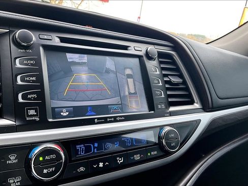 Certified 2018 Toyota Highlander Limited Platinum image 14