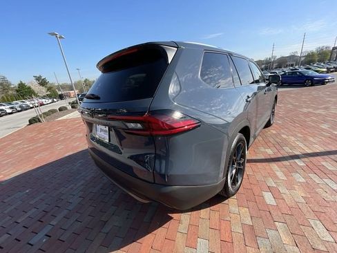 Used 2025 Toyota Grand Highlander AWD image 32
