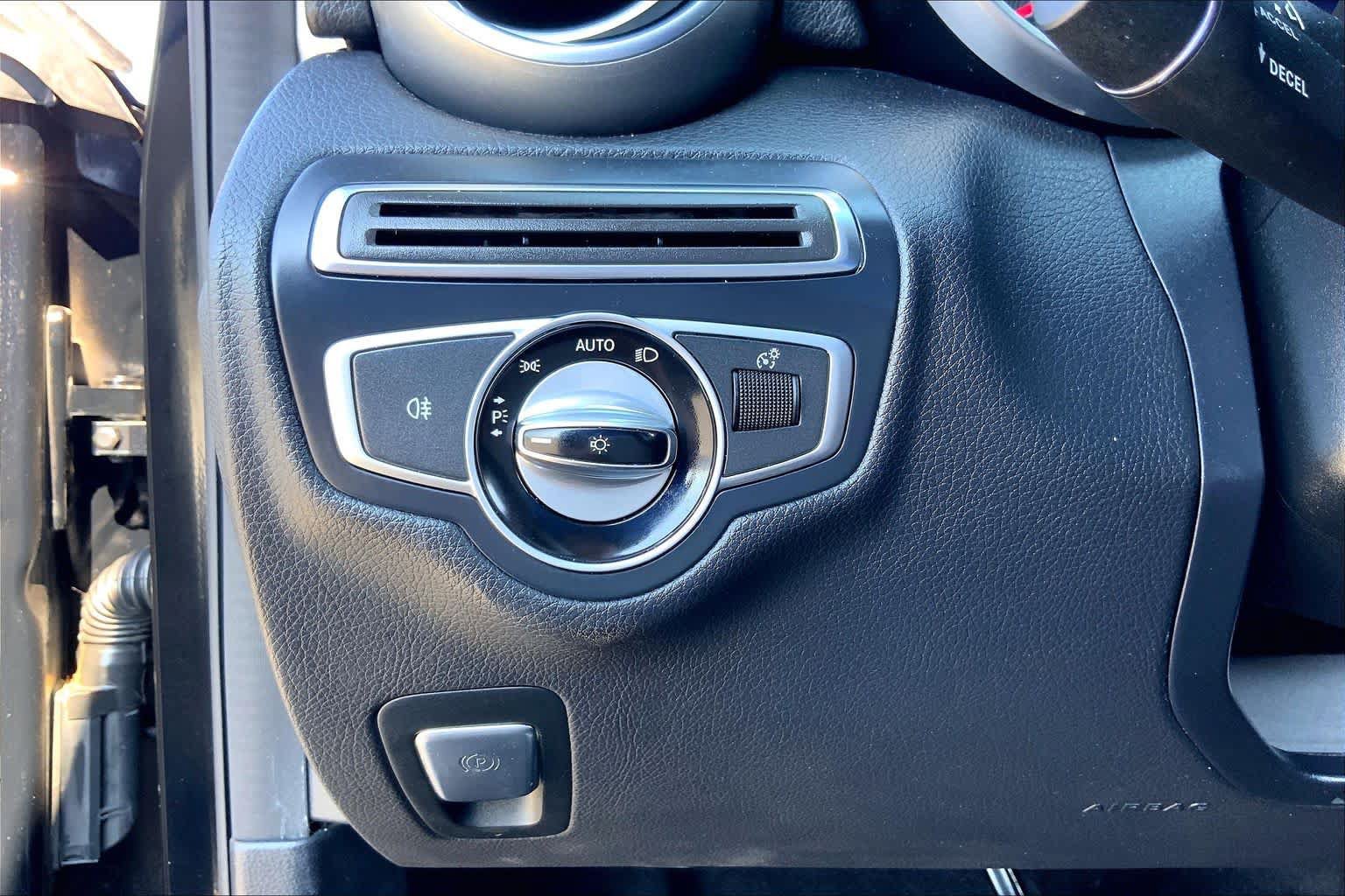 Used 2017 Mercedes-Benz C 300 Sedan image 33