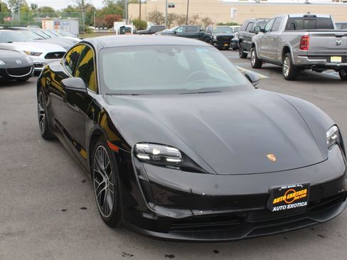 Used 2022 Porsche Taycan image 4