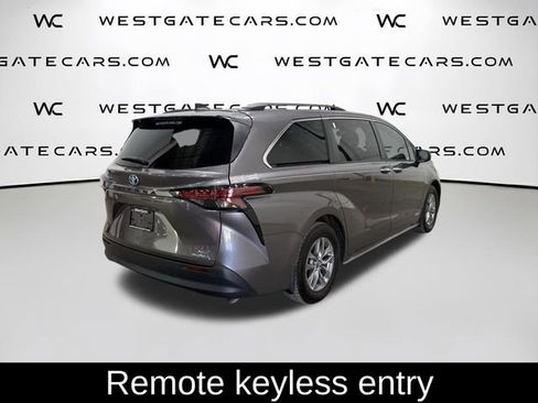 Used 2021 Toyota Sienna XLE image 8