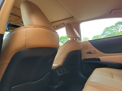 Certified 2024 Lexus ES 350 w/ Premium Package FWD image 13