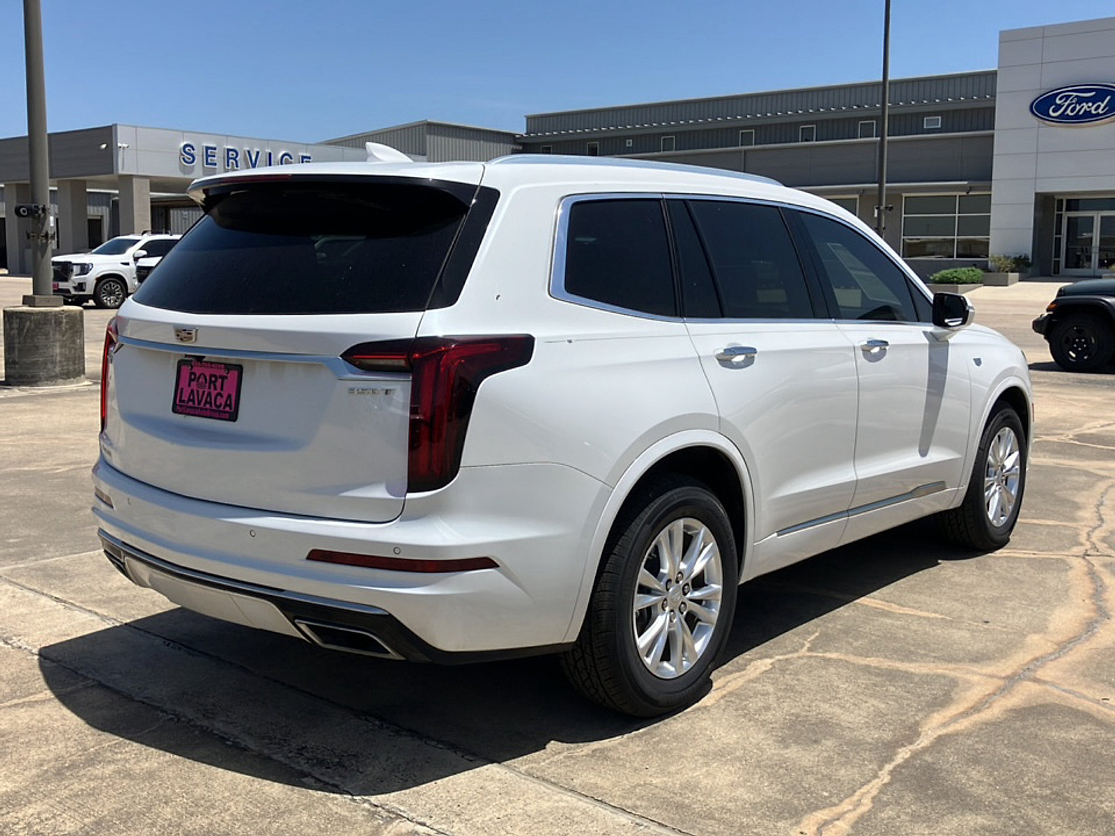 Used 2023 Cadillac XT6 Luxury w/ LPO, Floor Liner Package FWD image 7