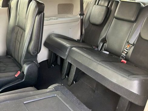 Used 2019 Dodge Grand Caravan SXT FWD image 11