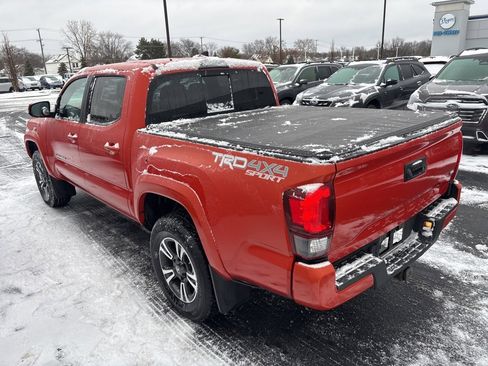 Used 2018 Toyota Tacoma TRD Sport image 5