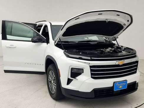 Certified 2024 Chevrolet Traverse LT w/ Trailering Package FWD image 10