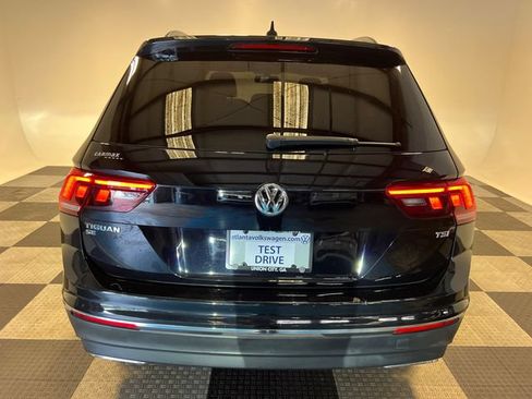 Used 2018 Volkswagen Tiguan SE w/ Panoramic Sunroof Package FWD image 4