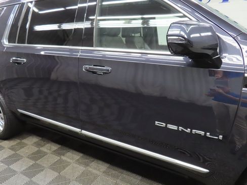 Used 2024 GMC Yukon XL Denali w/ Advanced Technology Package image 38