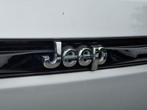 Used 2022 Jeep Grand Cherokee Limited w/ MOPAR Finishing Package AWD/4WD image 17