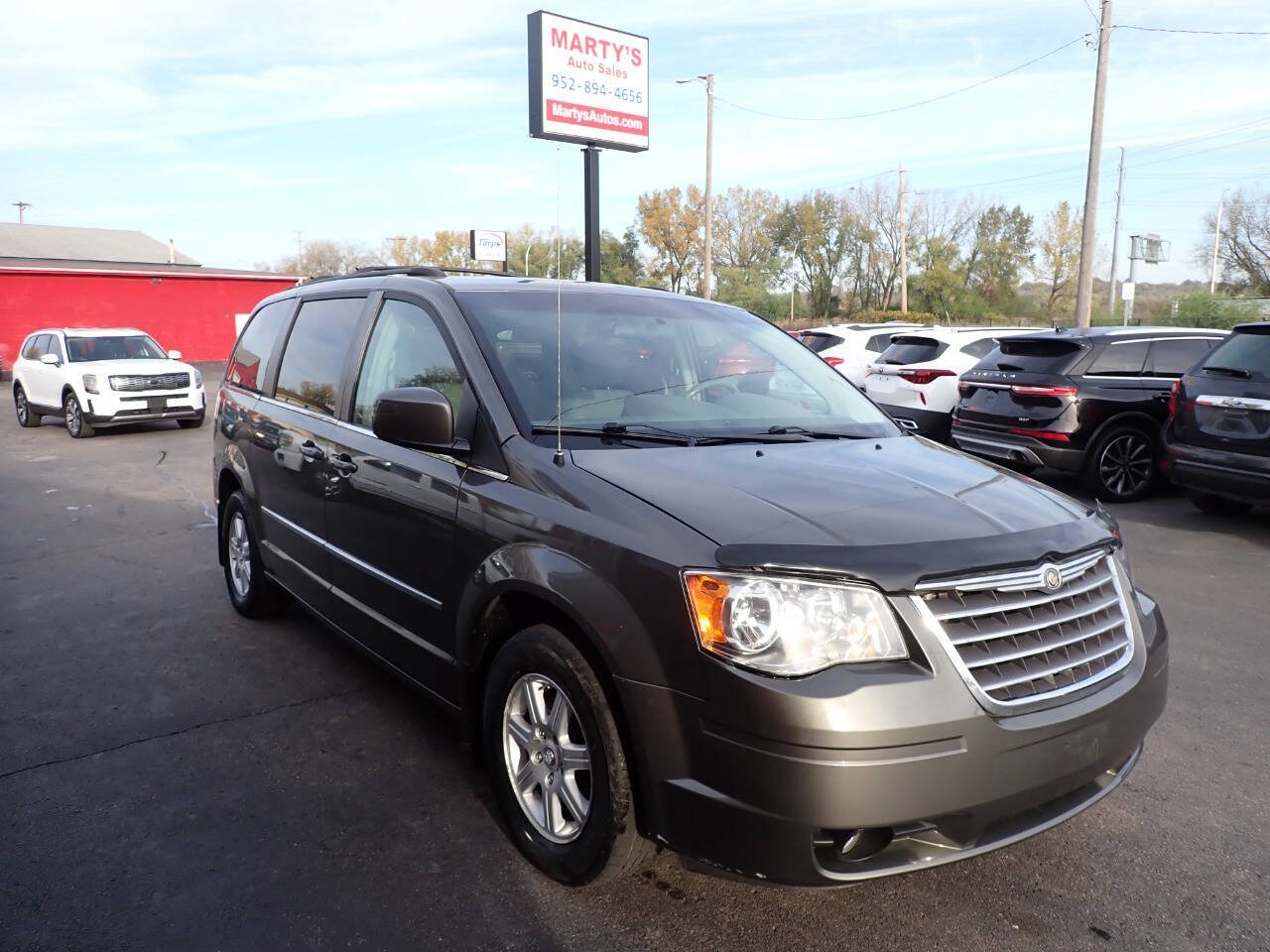 Used 2010 Chrysler Town & Country Touring FWD image 1