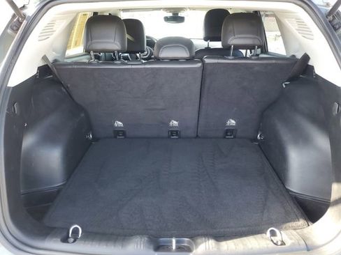 Used 2018 Jeep Compass Latitude w/ Popular Equipment Group image 9