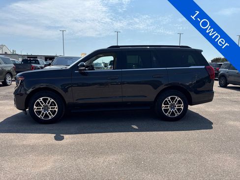 Used 2025 Ford Expedition Active AWD/4WD image 2