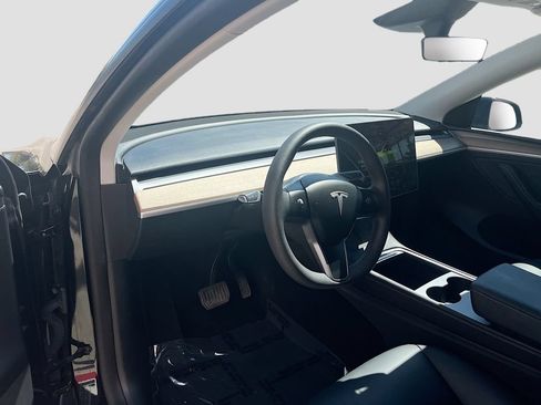 Used 2024 Tesla Model Y Long Range AWD/4WD image 9