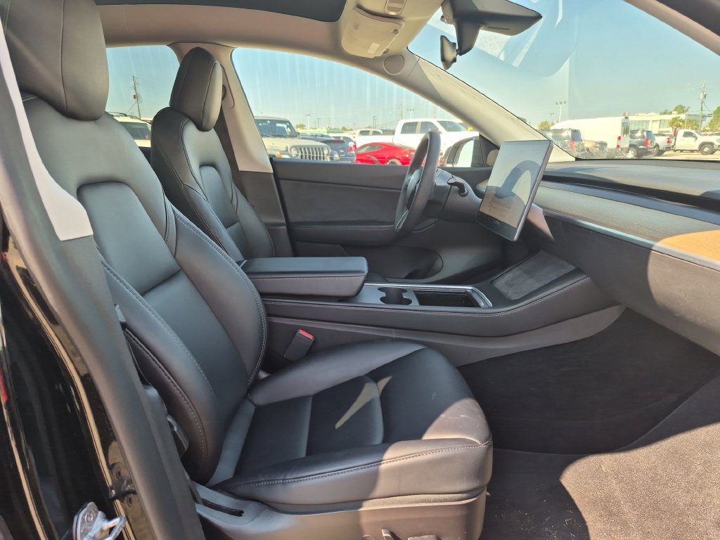 Used 2022 Tesla Model Y Long Range AWD/4WD image 32