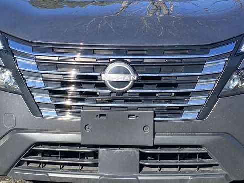 Used 2024 Nissan Rogue SV image 8