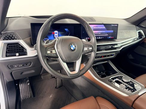 Used 2024 BMW X5 xDrive40i w/ Premium Package AWD/4WD image 4