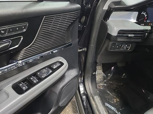 Used 2021 Lincoln Corsair AWD w/ Premium Package image 31