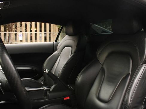 Used 2014 Audi R8 V8 w/ Enhanced Leather Package AWD/4WD image 26