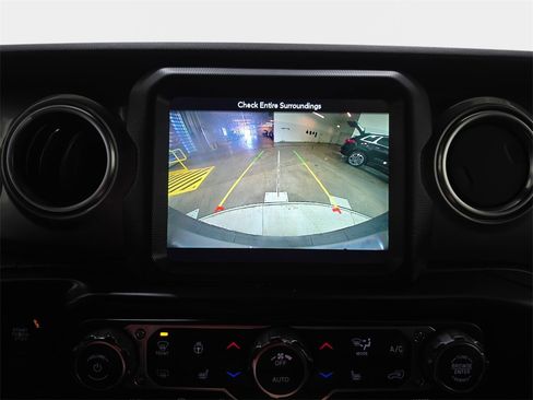 Used 2019 Jeep Wrangler Unlimited Sahara image 25