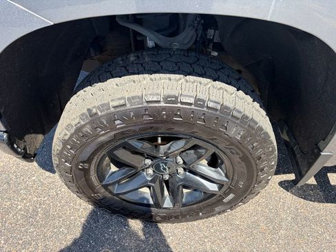 Used 2021 Chevrolet Silverado 1500 Custom Trail Boss AWD/4WD image 11