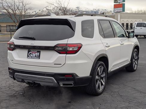 Used 2023 Honda Pilot Touring image 3