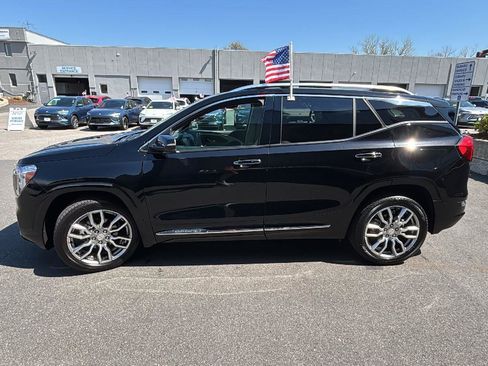 Used 2023 GMC Terrain Denali w/ Denali Premium Package AWD/4WD image 4